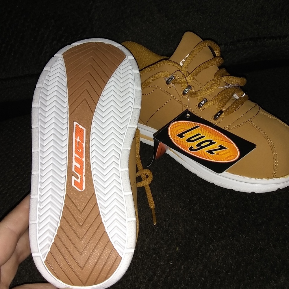 Boys shoes